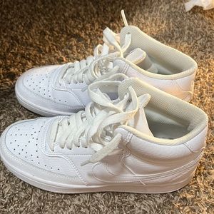 nike sneakers worn a few times